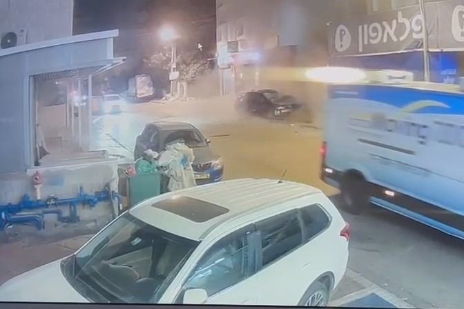 الطيبة: اصابة شاب بجراح خطيرة بانفجار مركبة